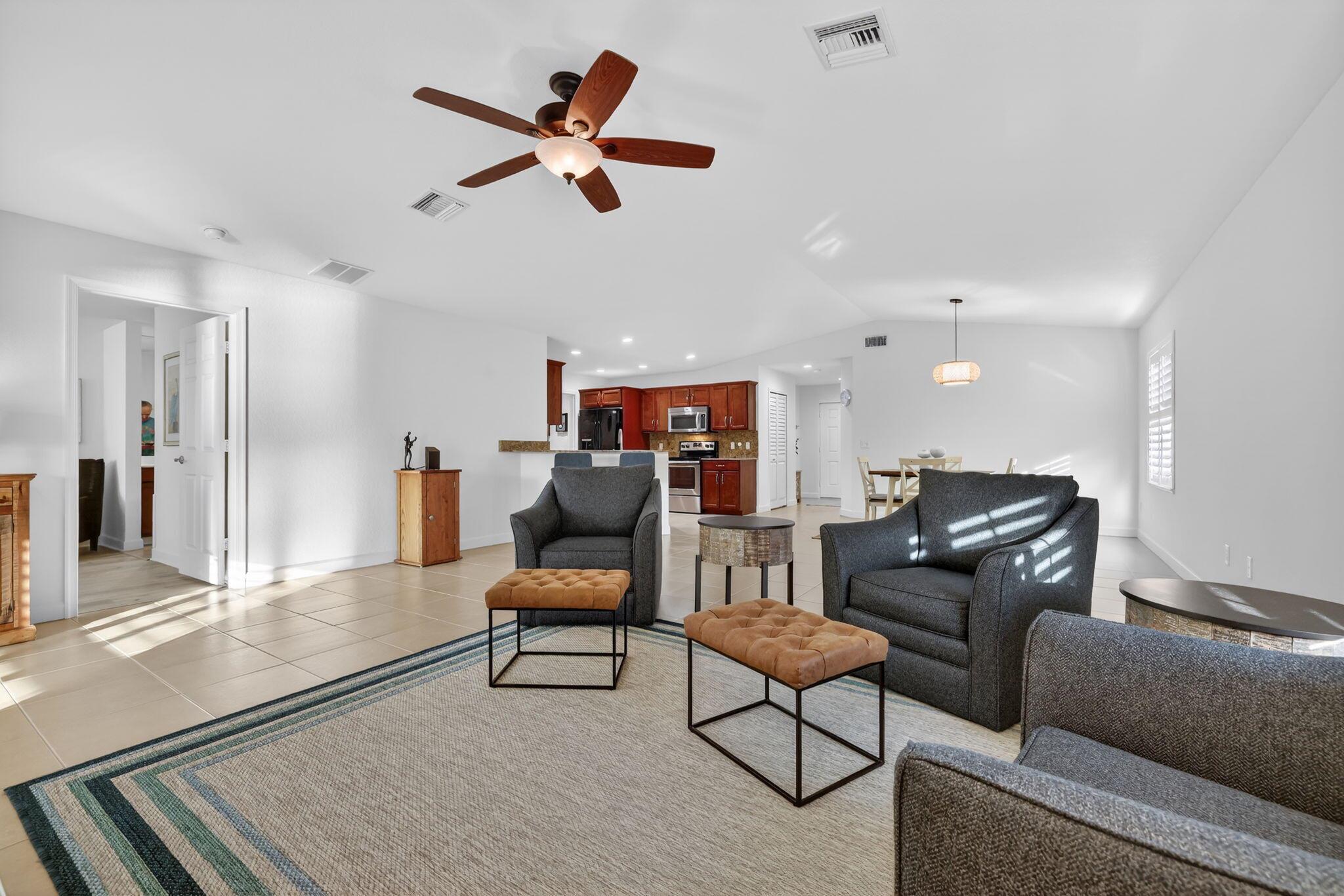 SPANISH LAKES COUNTRY CLU - Residential