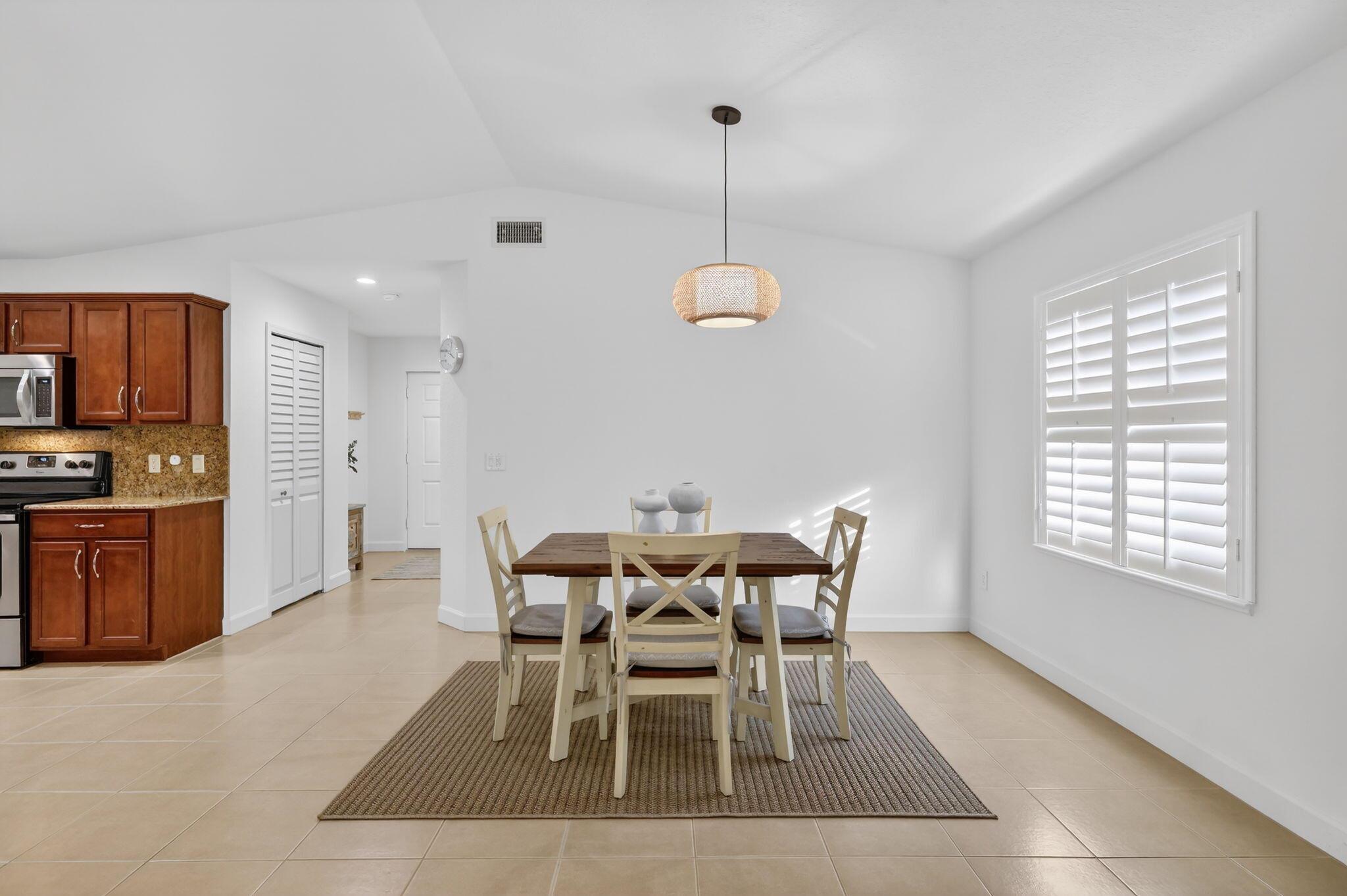 SPANISH LAKES COUNTRY CLU - Residential