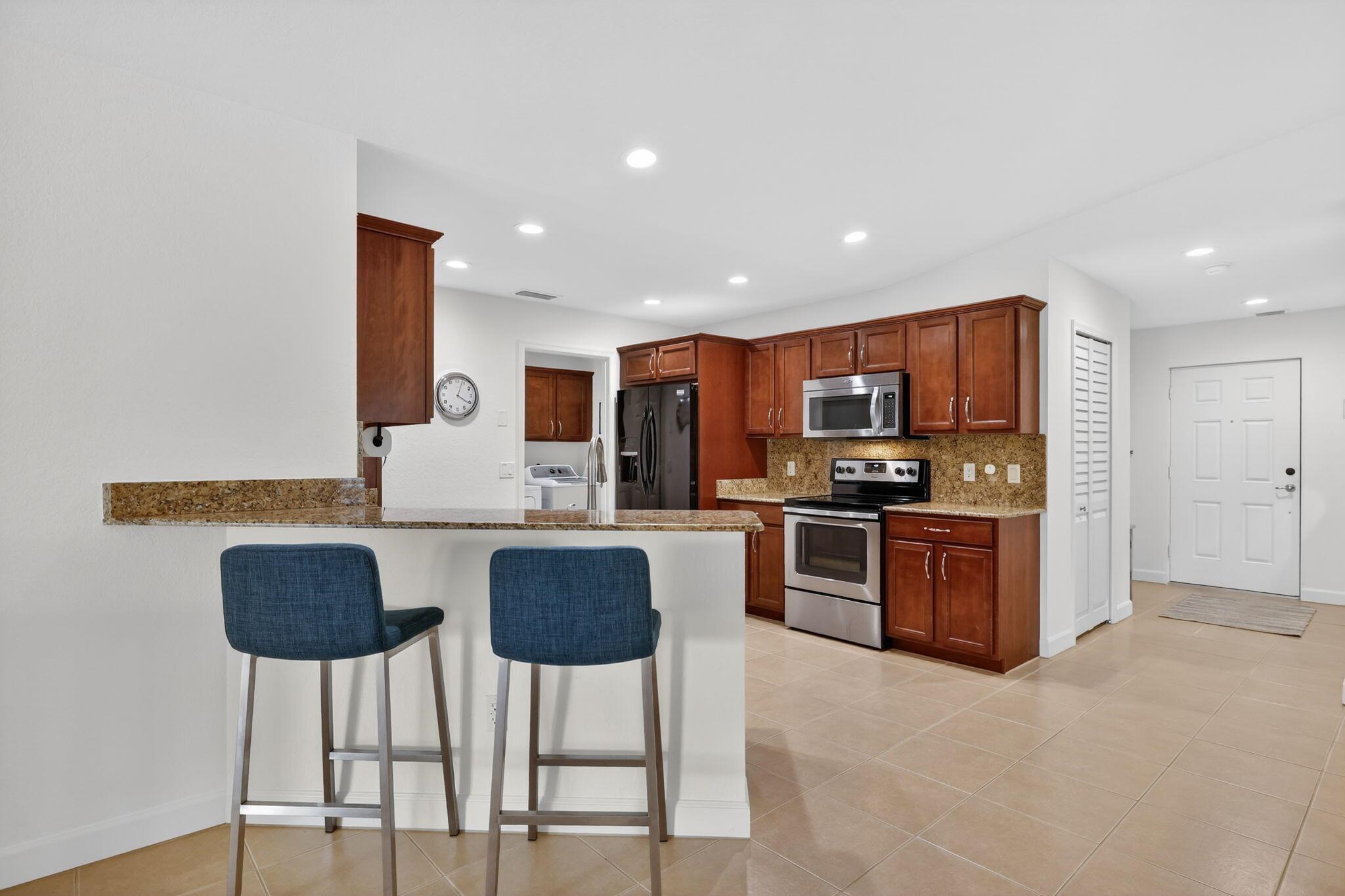 SPANISH LAKES COUNTRY CLU - Residential