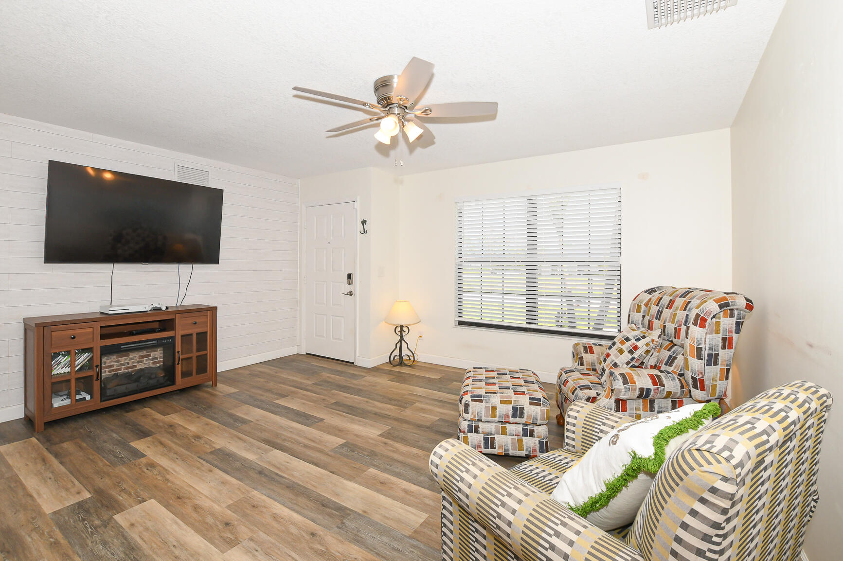 764 SE Evergreen Terrace, Port St Lucie, FL, 34983/$409,000 2 764 SE Evergreen Terrace