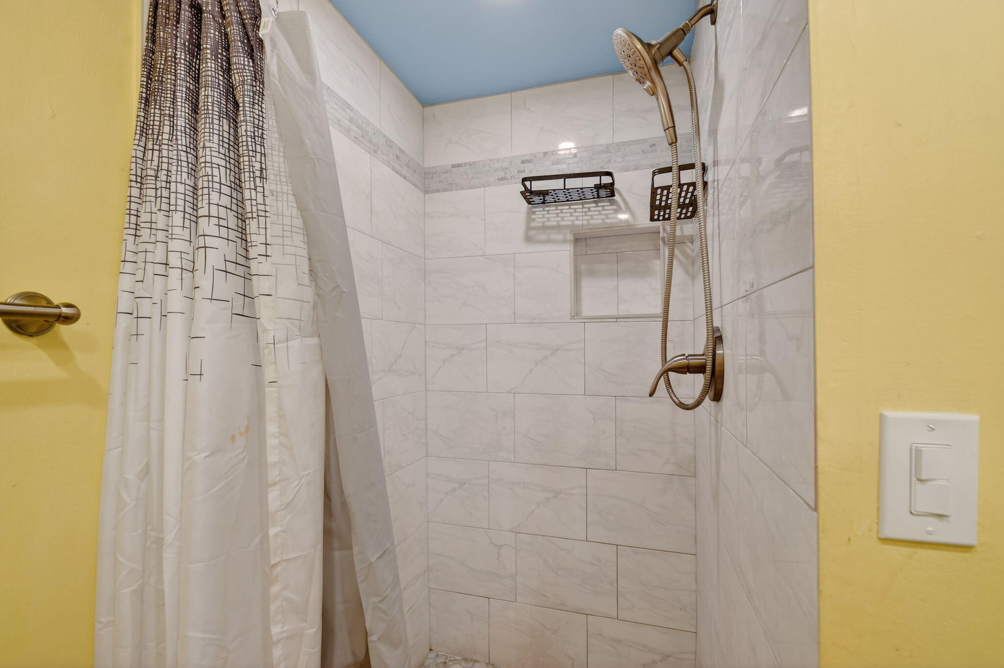 KINGS POINT BURGUNDY CONDOS - Residential