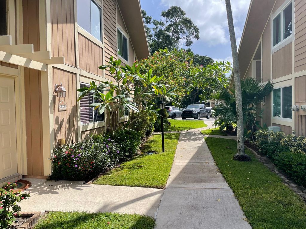 Photo of 121 Maplecrest Circle, Jupiter, FL 33458 (MLS # R11113431)