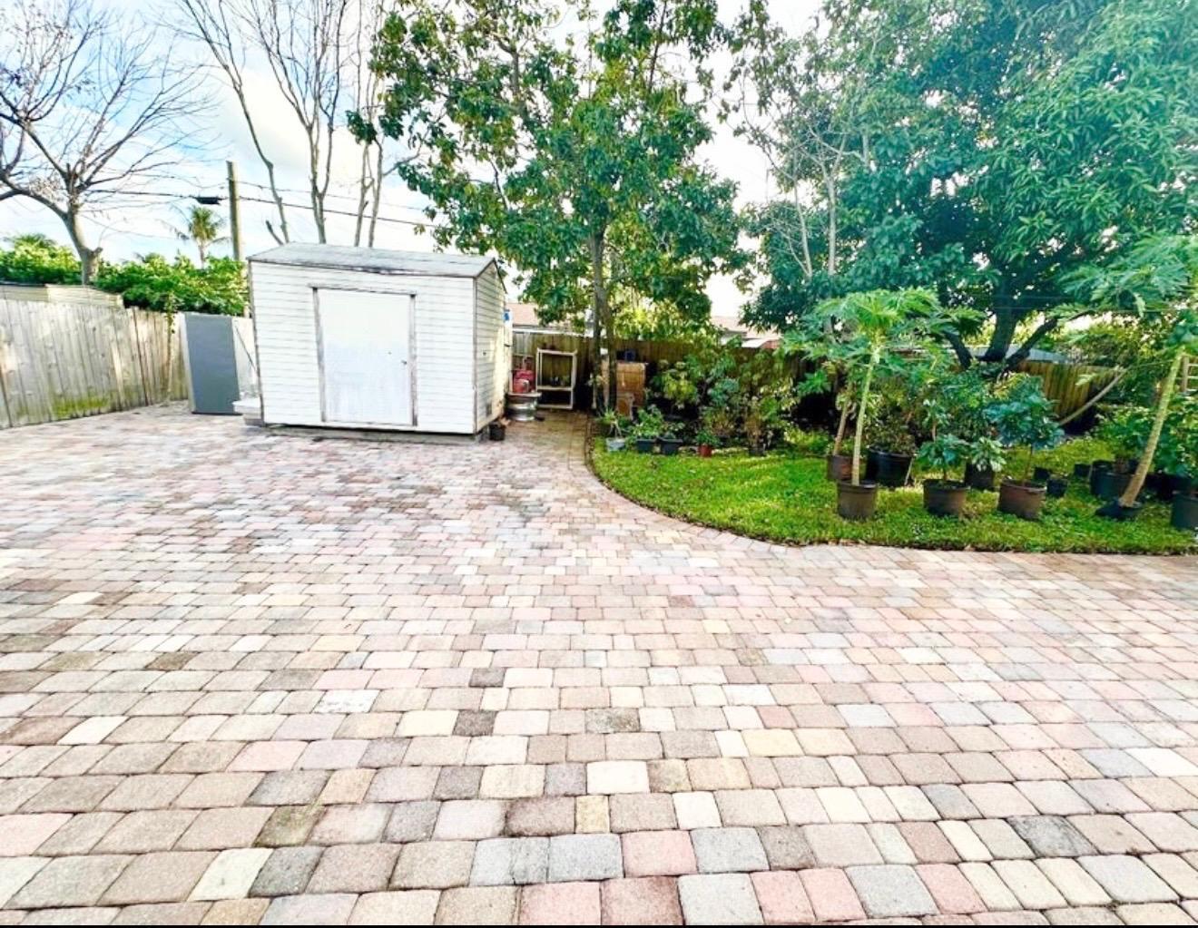 BAHAMA HEIGHTS 5 - Residential Lease