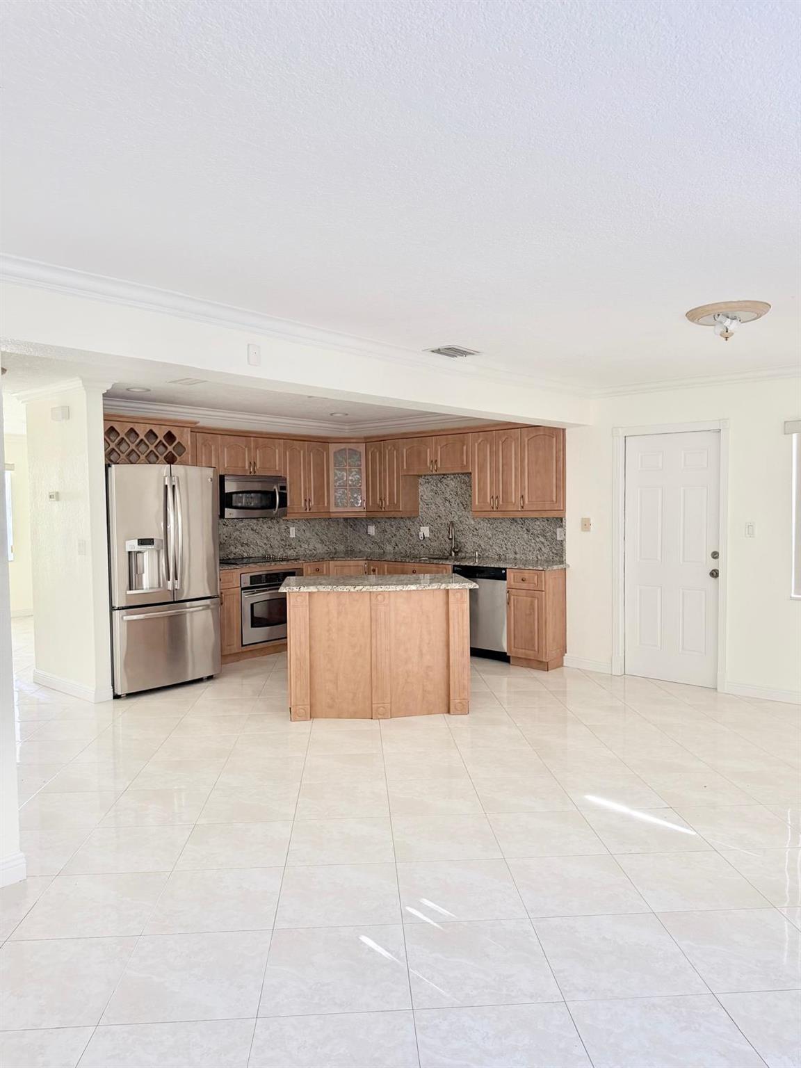 BAHAMA HEIGHTS 5 - Residential Lease