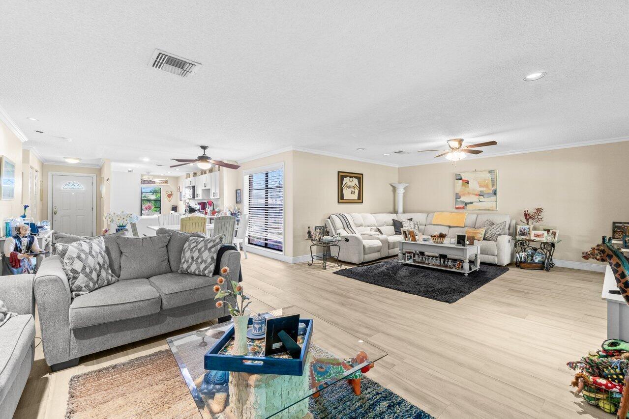 STRATFORD AT HUNTERS RUN CONDO - Residential