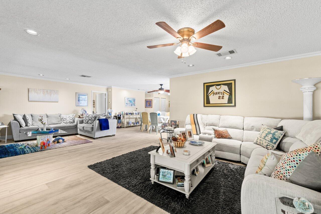 STRATFORD AT HUNTERS RUN CONDO - Residential