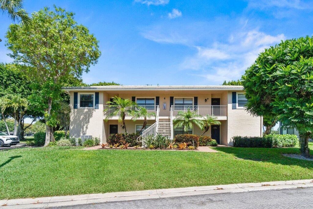 Photo of 4 Stratford Drive E #B, Boynton Beach, FL 33436 (MLS # R11167128)