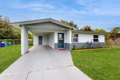 A home in Okeechobee