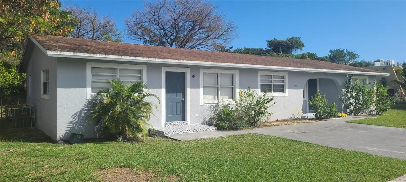 Beautiful verl spacious 3 bedroom 2 bathrooms home . new laminate floor very large open kitchen
washer dryer inside . large fenced private back yard quick price to rent . excellent central location ,close to downtown ,beaches and grocery store. first and security to move In