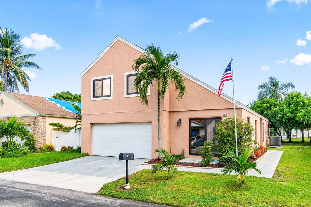 Photo of 45 Paxford Lane, Boynton Beach, FL 33426 (MLS # R11126663)
