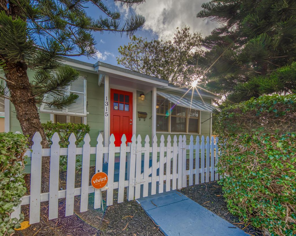 Photo of 1315 2nd Avenue S #(aka 13132), Lake Worth Beach, FL 33460 (MLS # B26001926)