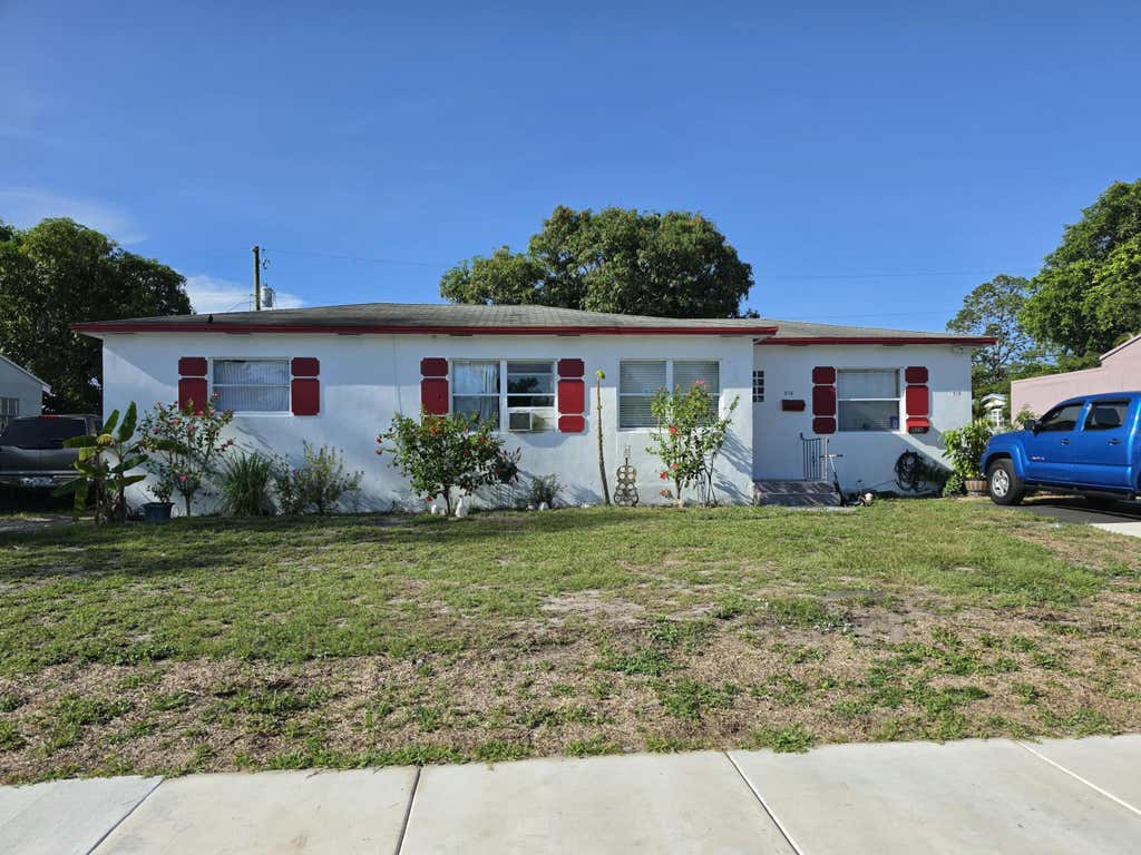 Photo of 814 42nd Street, West Palm Beach, FL 33407 (MLS # B26049441)