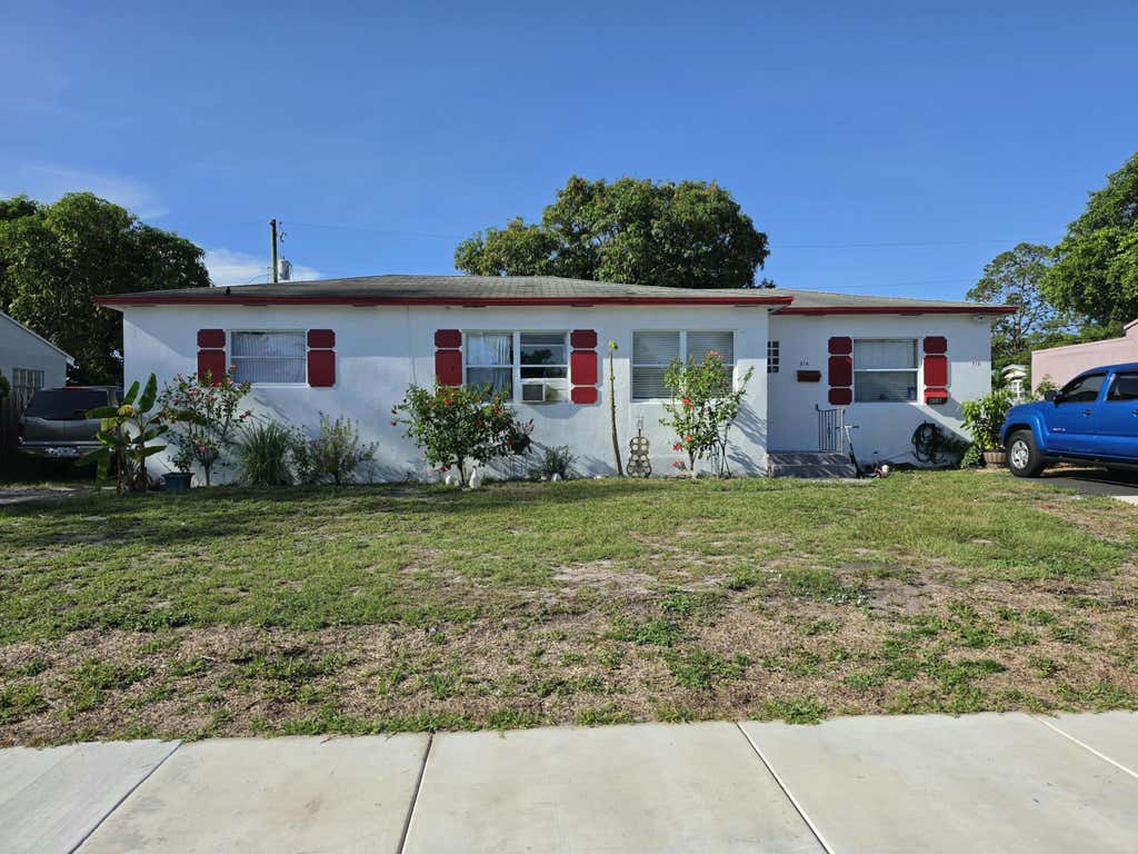 Photo of 814 42nd Street, West Palm Beach, FL 33407 (MLS # B26049441)