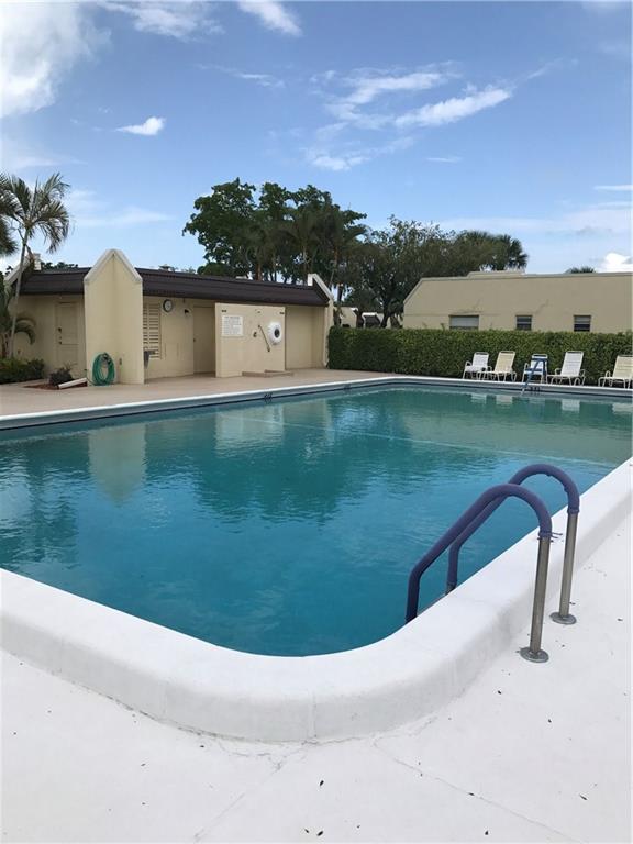 GOLDEN LAKES VILLAGE COND - Residential