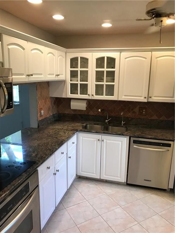 GOLDEN LAKES VILLAGE COND - Residential