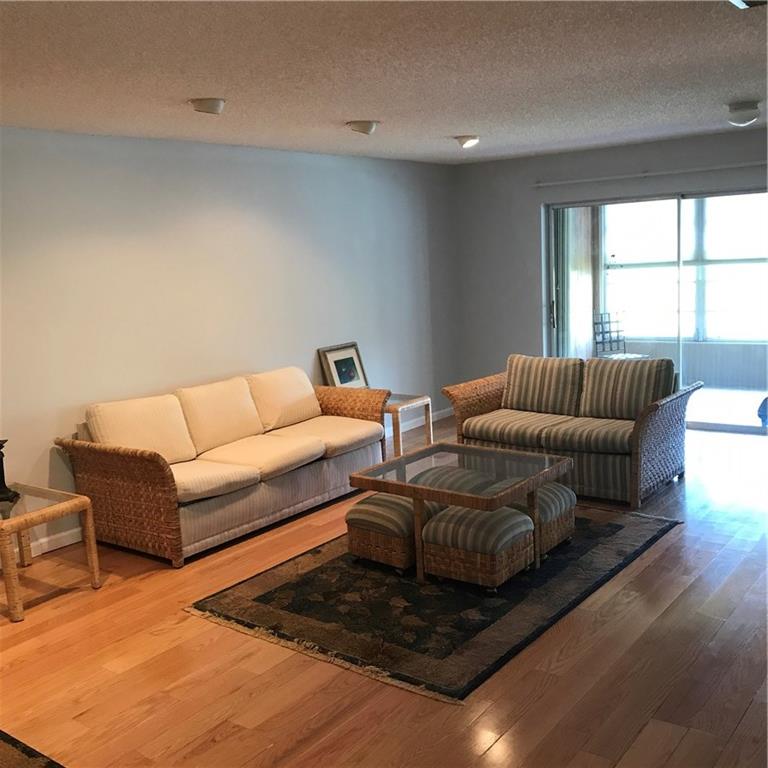 GOLDEN LAKES VILLAGE COND - Residential