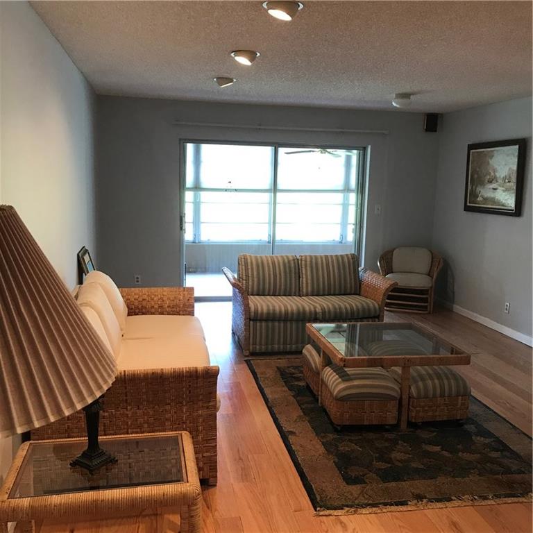 GOLDEN LAKES VILLAGE COND - Residential