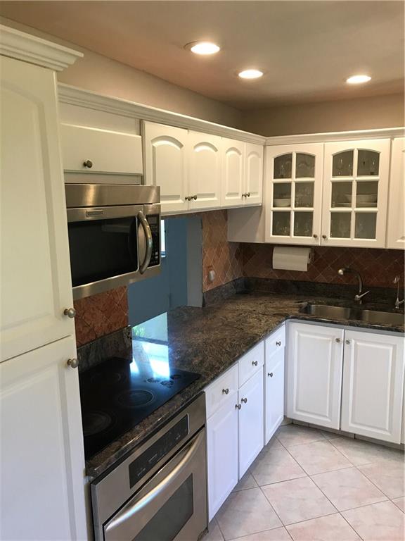 GOLDEN LAKES VILLAGE COND - Residential