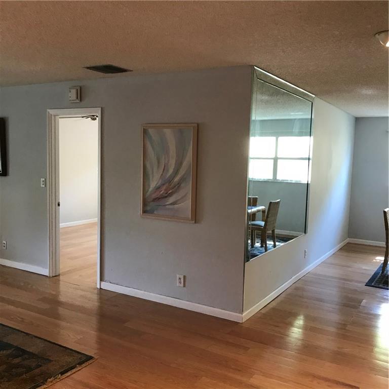 GOLDEN LAKES VILLAGE COND - Residential