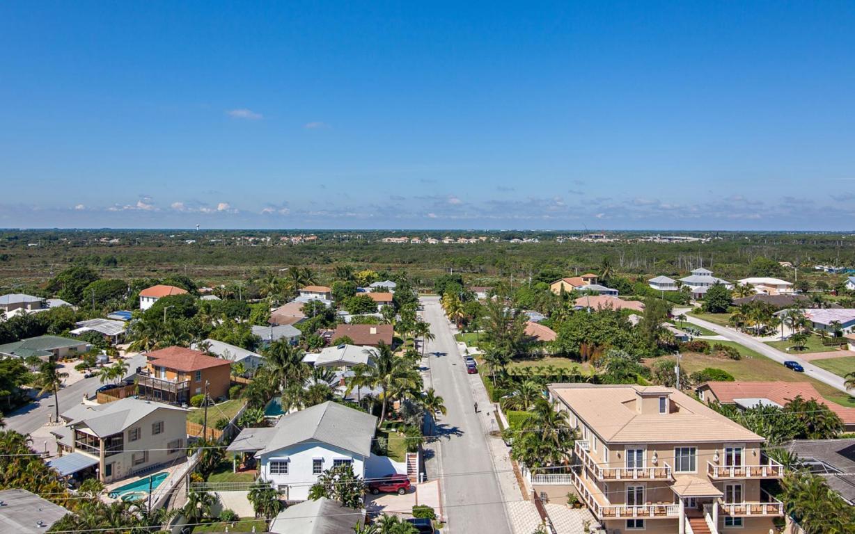 OCEANFRONT AT JUNO BEACH COND - Residential