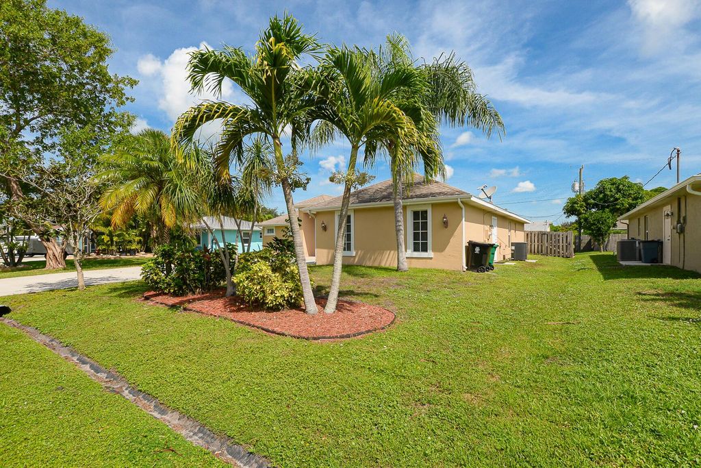 Photo of 2497 SE Dogwood Avenue, Port Saint Lucie, FL 34952 (MLS # R11119743)