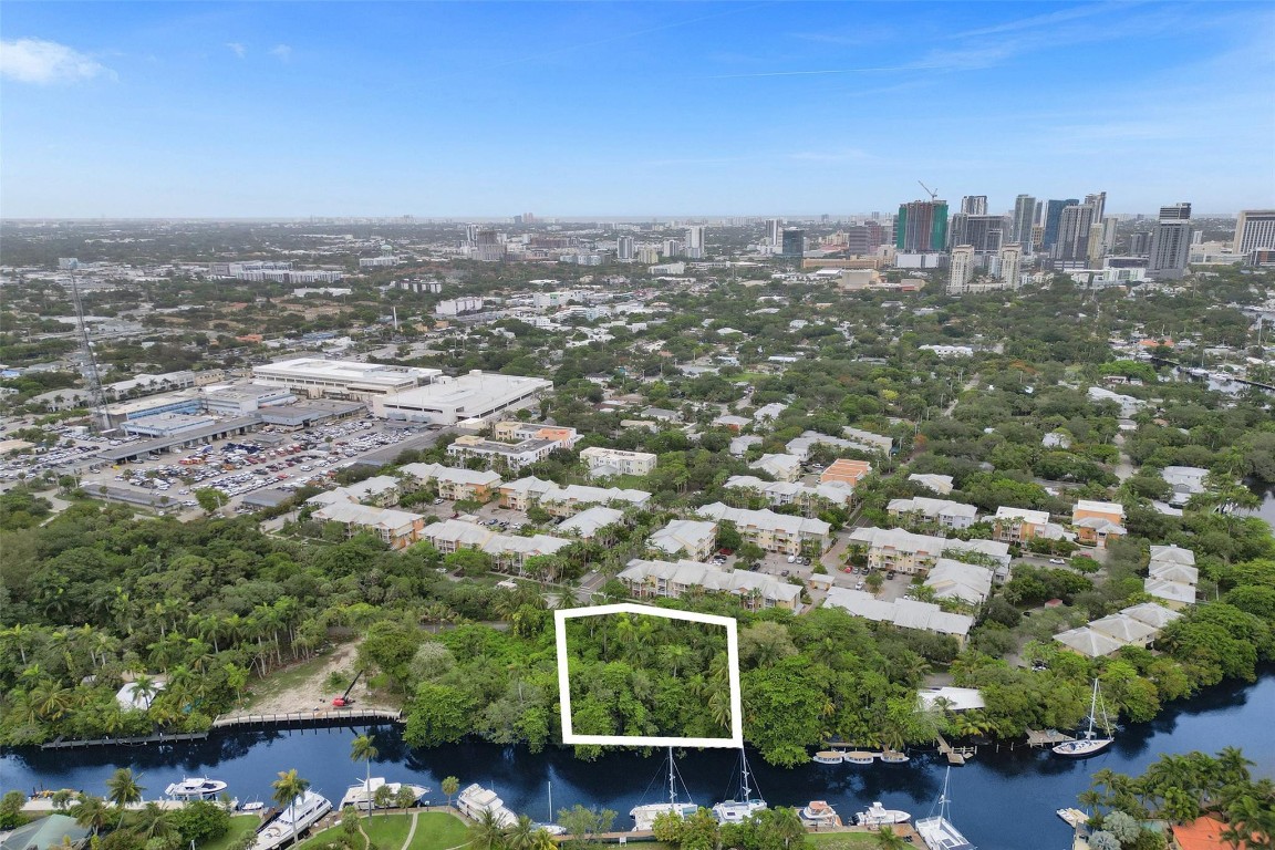 SAILBOAT BEND - Land