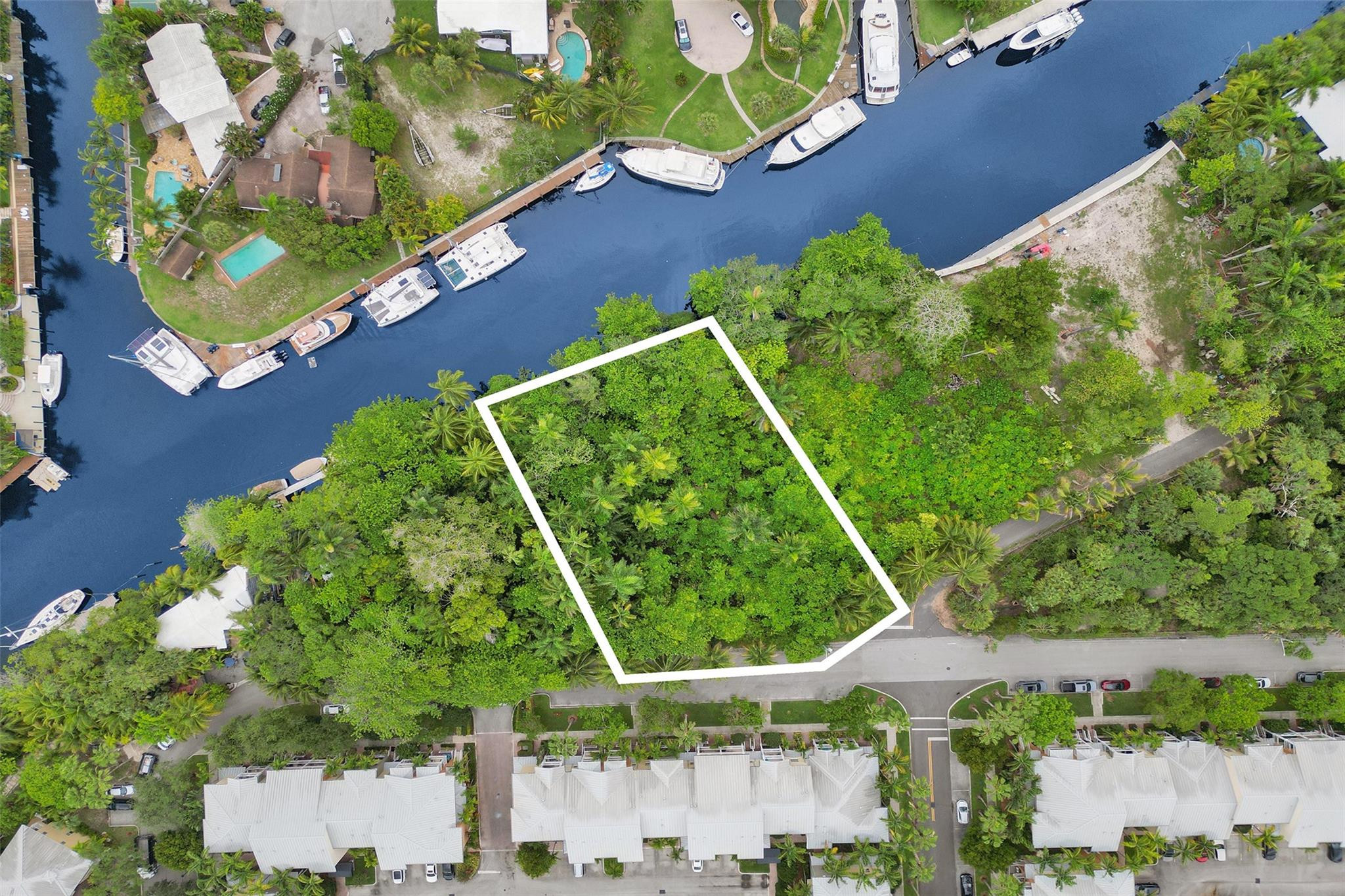 SAILBOAT BEND - Land