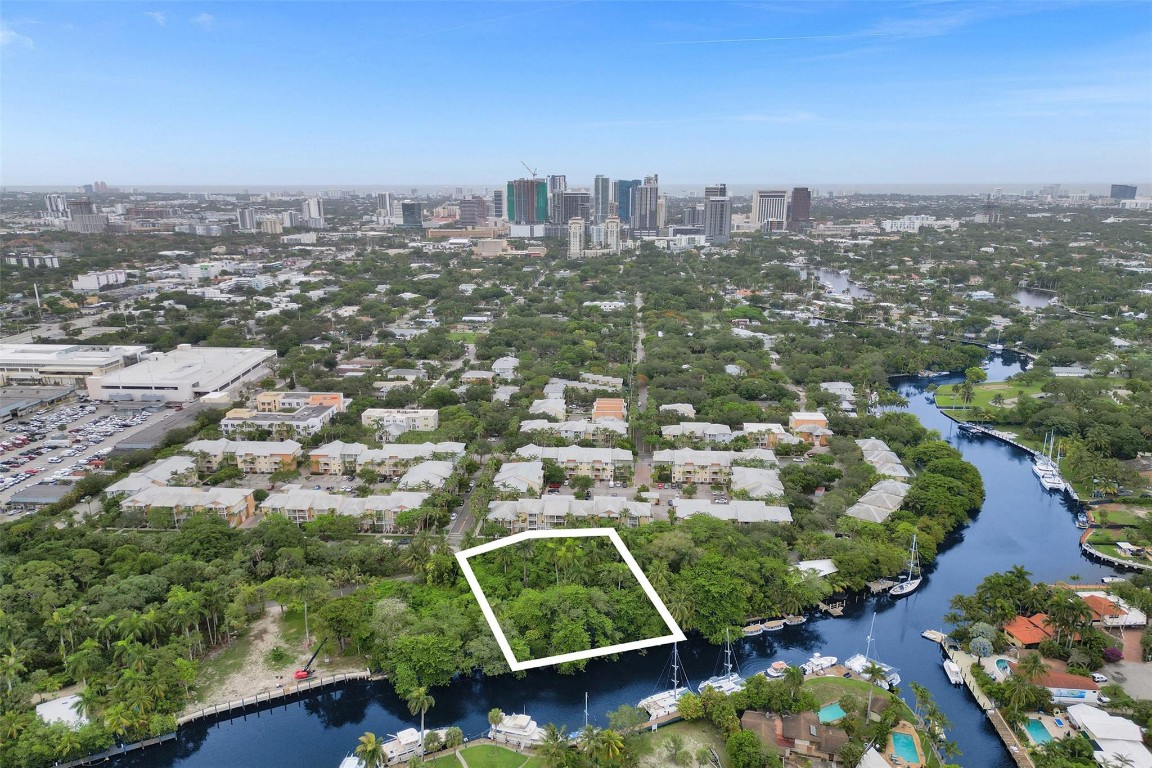 SAILBOAT BEND - Land