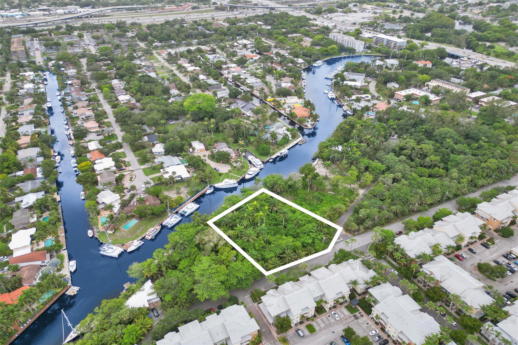 SAILBOAT BEND - Land