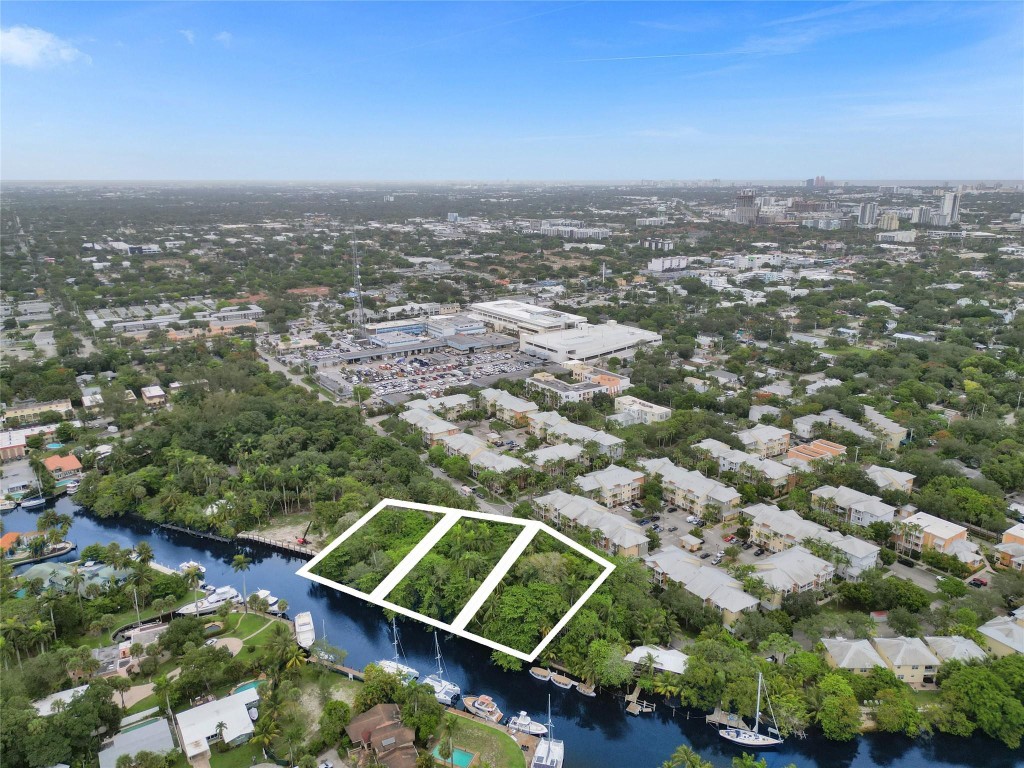 SAILBOAT BEND - Land