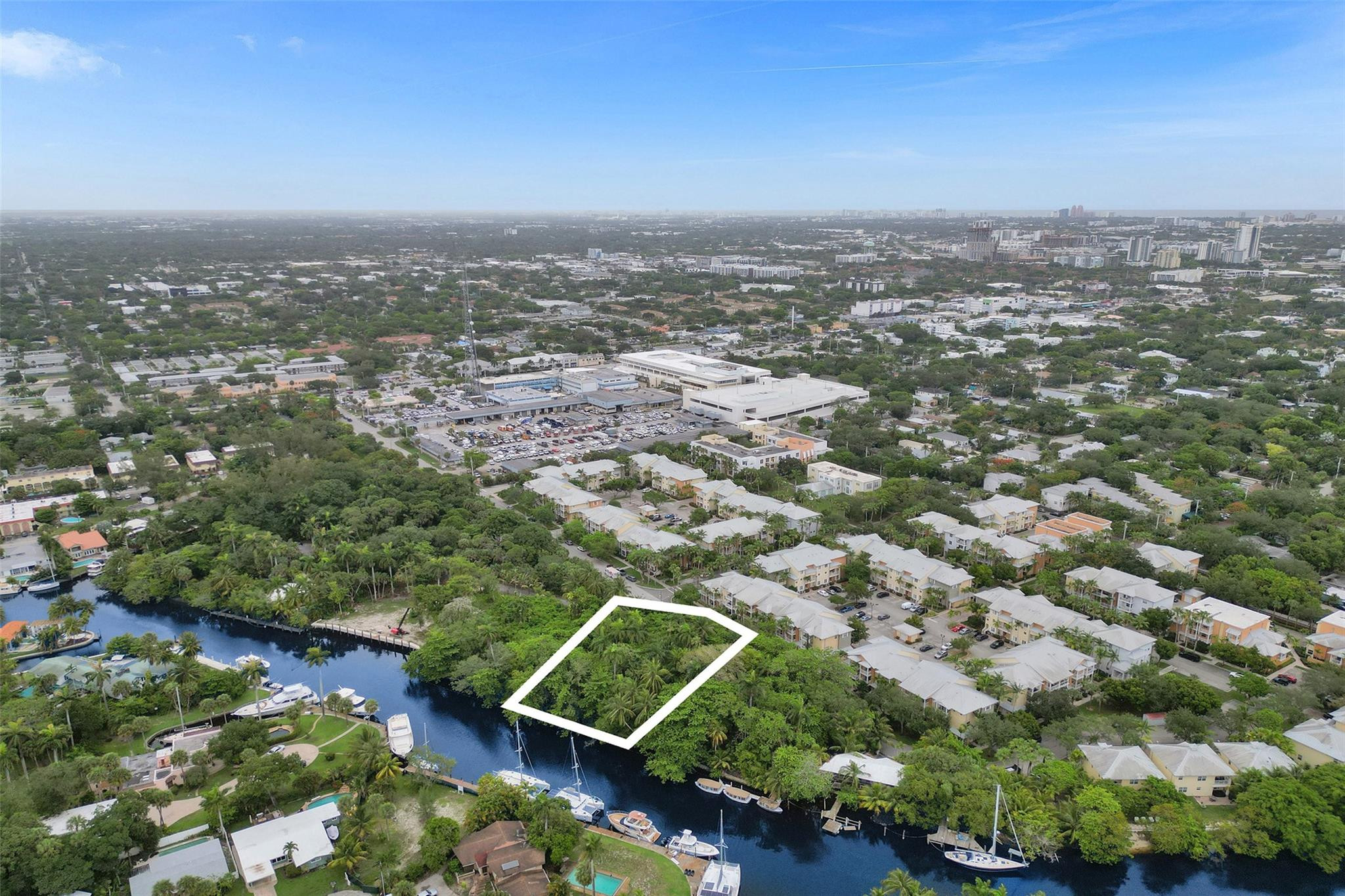 SAILBOAT BEND - Land