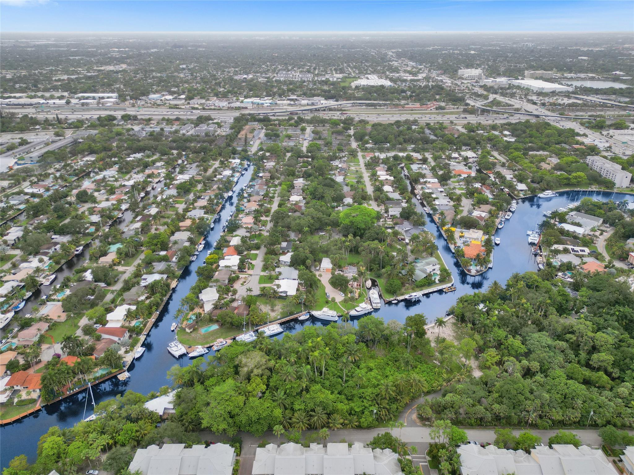 SAILBOAT BEND - Land