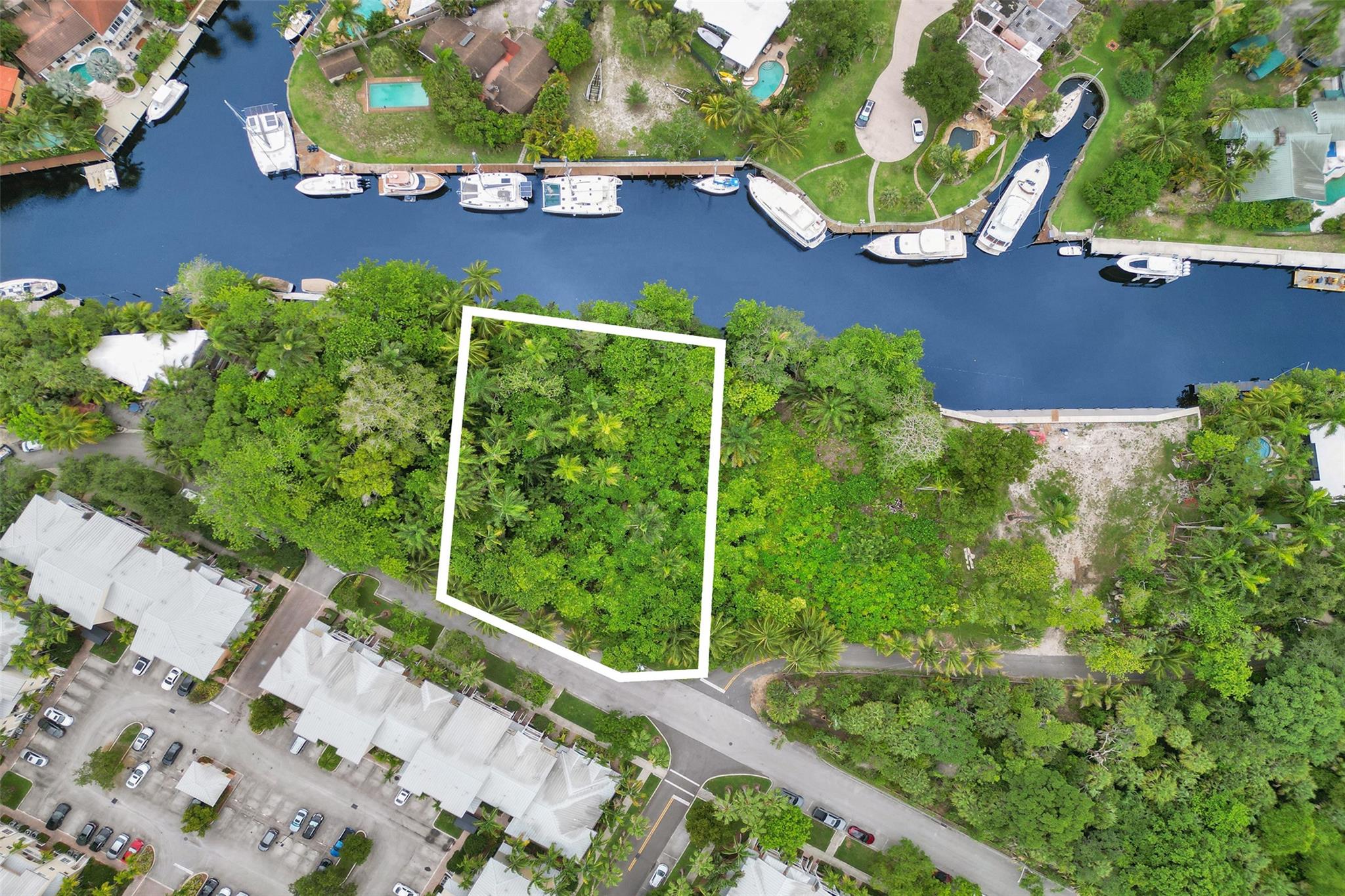 SAILBOAT BEND - Land