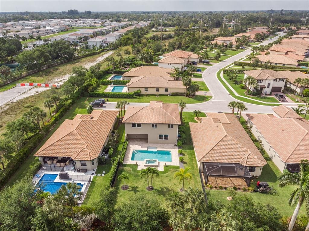 Vista Lago - Residential