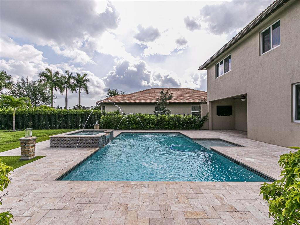 Vista Lago - Residential