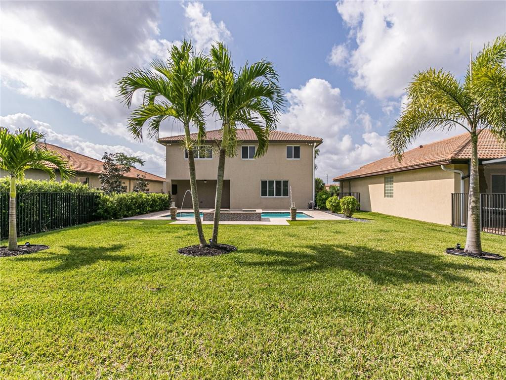 Vista Lago - Residential