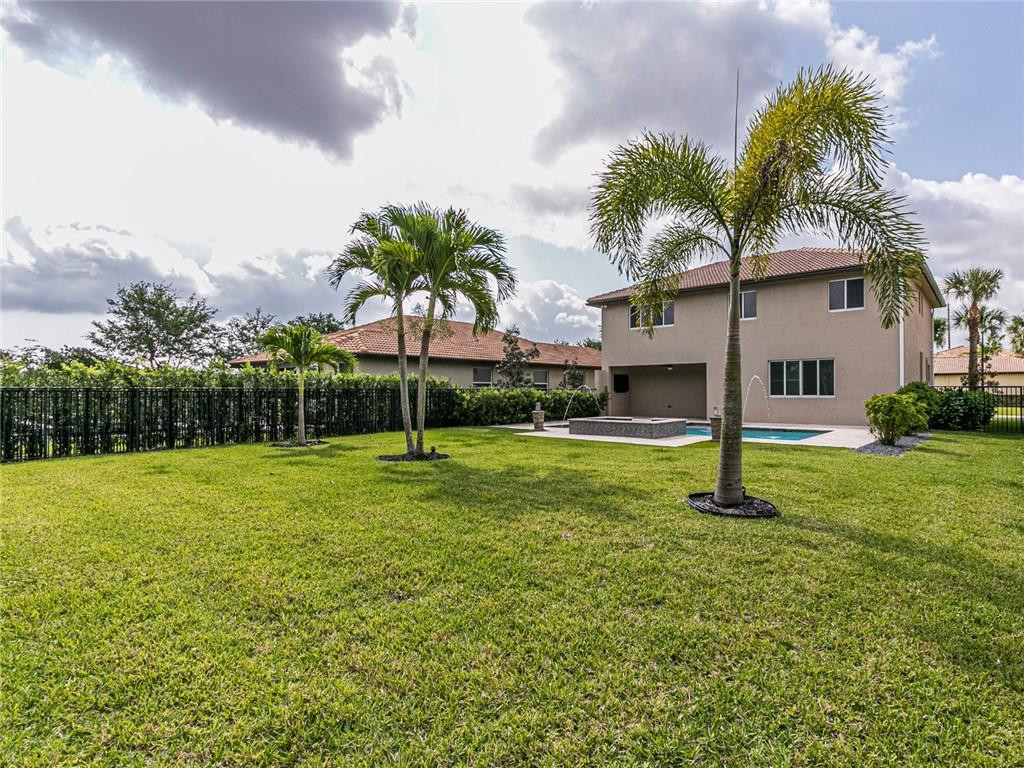 Vista Lago - Residential