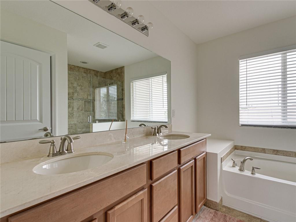 Vista Lago - Residential