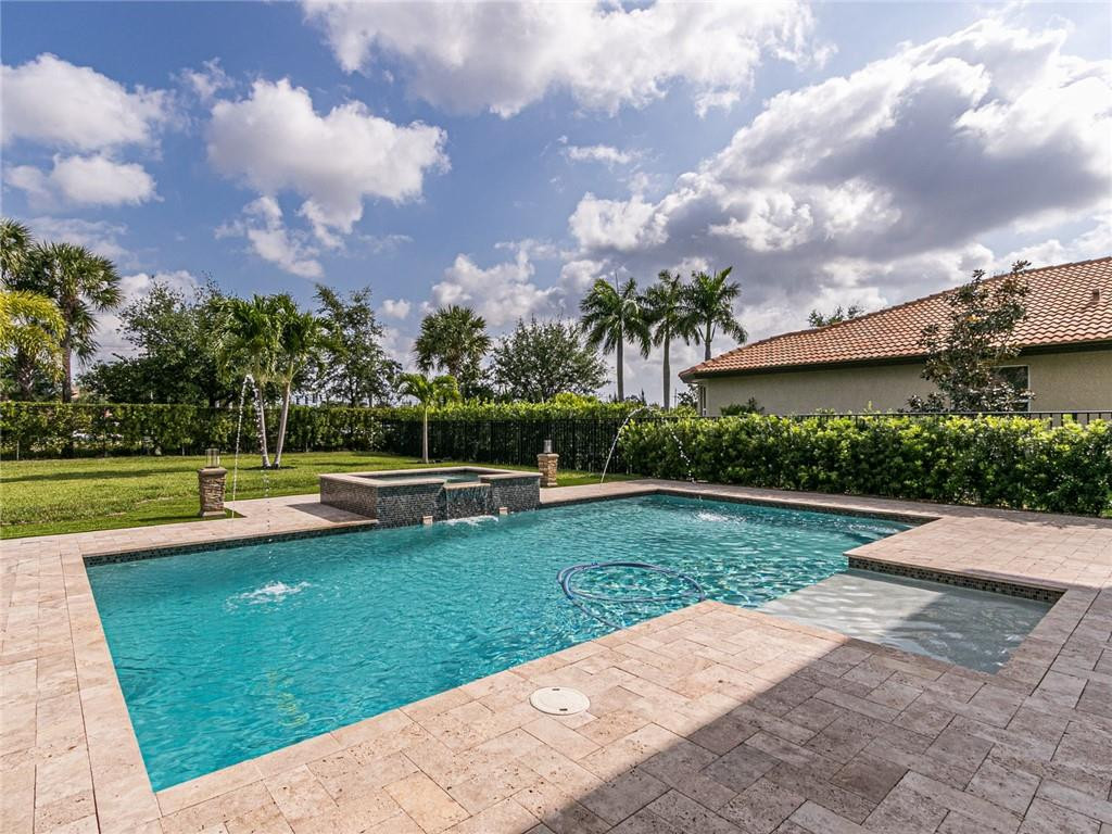 Vista Lago - Residential