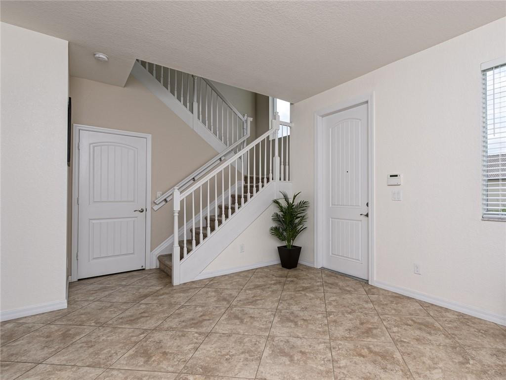 Vista Lago - Residential