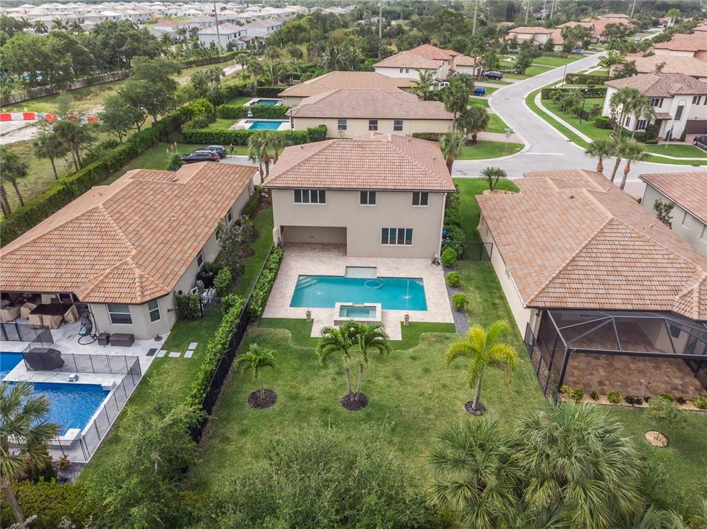 Vista Lago - Residential