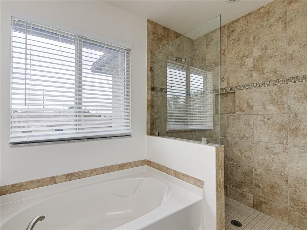 Vista Lago - Residential