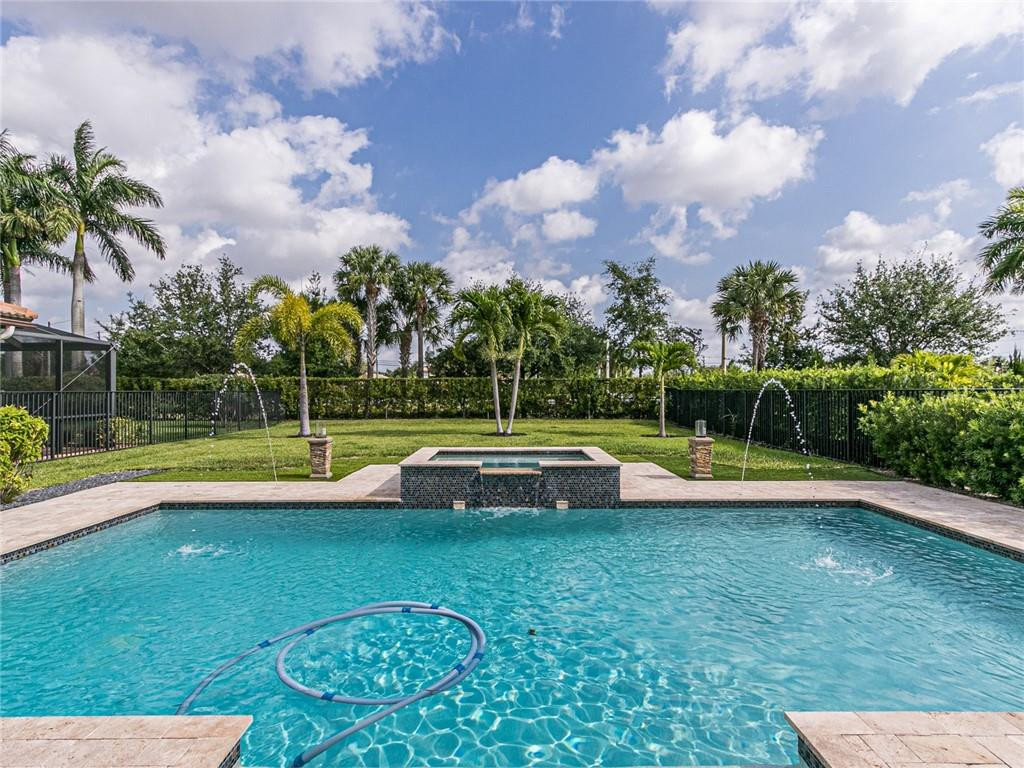 Vista Lago - Residential