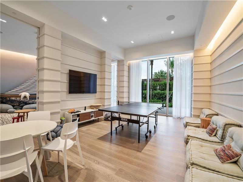 AUBERGE RESIDENCES - Residential Lease
