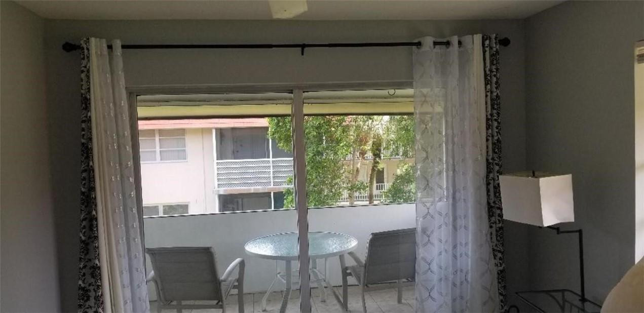 LAUDERDALE OAKS - Residential Lease