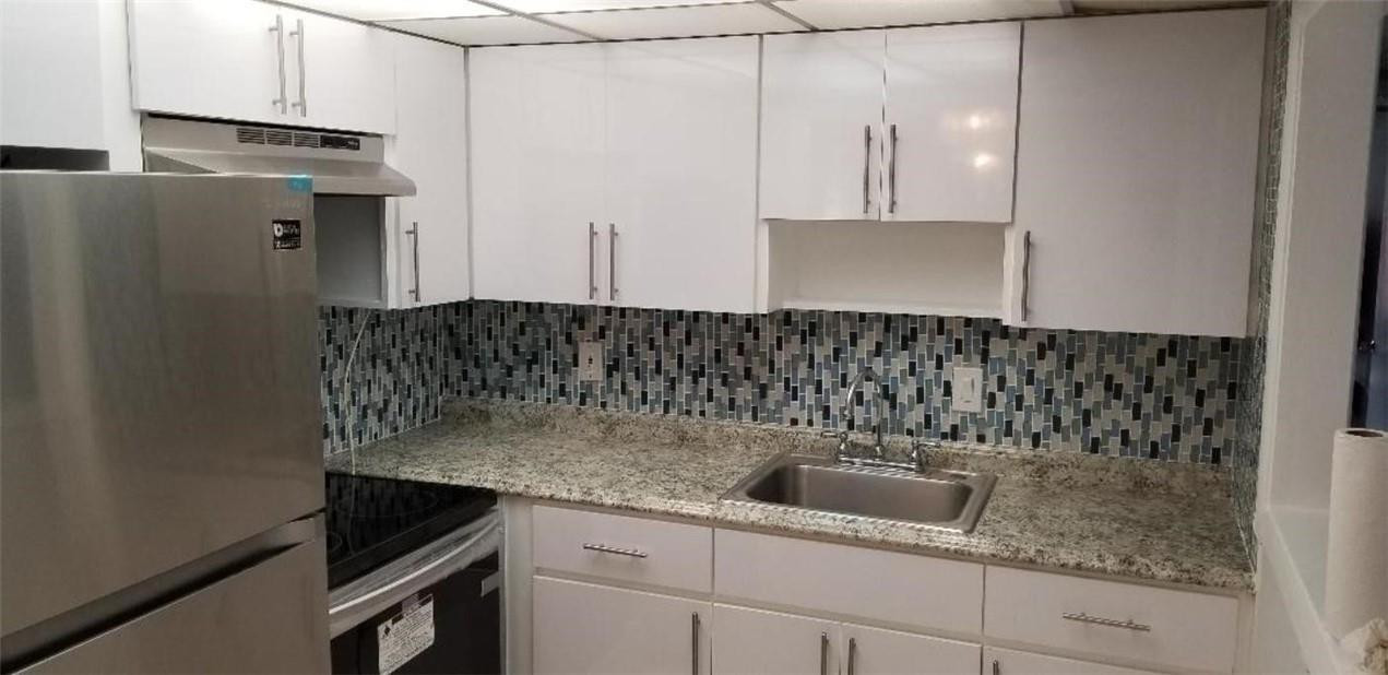 LAUDERDALE OAKS - Residential Lease