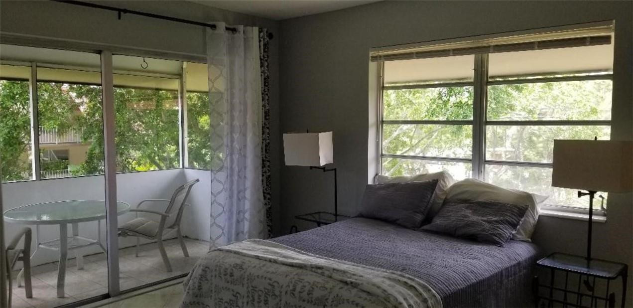 LAUDERDALE OAKS - Residential Lease