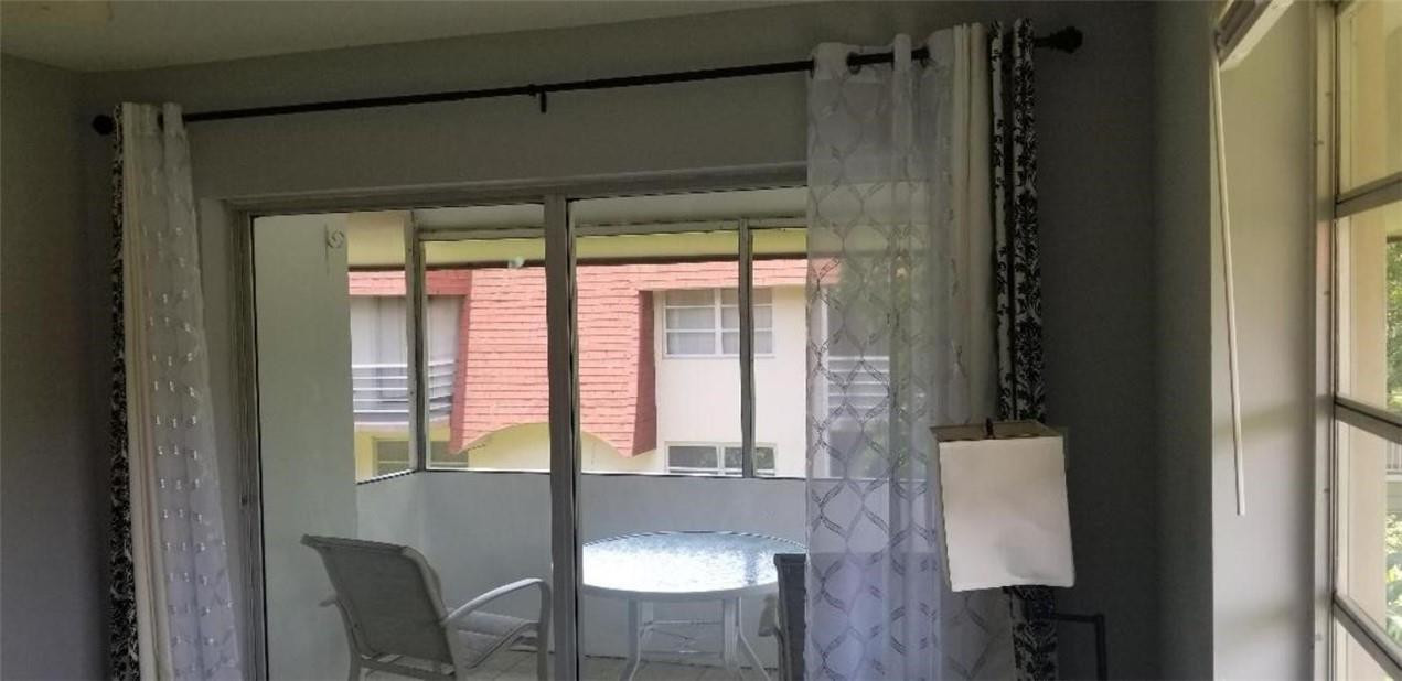 LAUDERDALE OAKS - Residential Lease