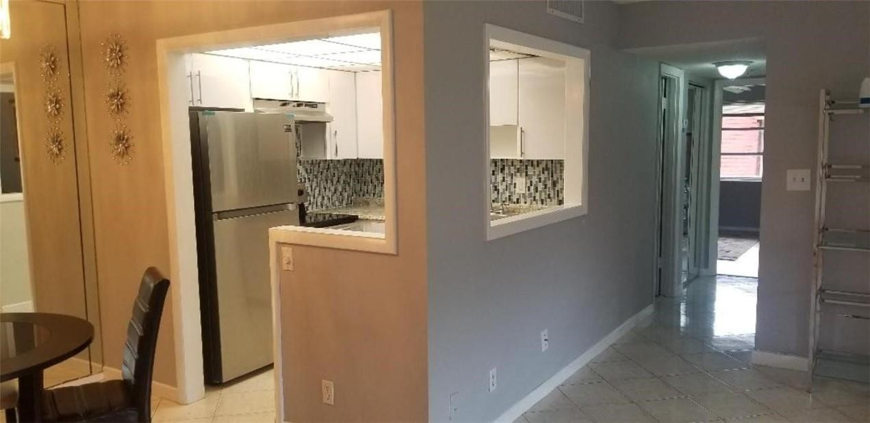 LAUDERDALE OAKS - Residential Lease