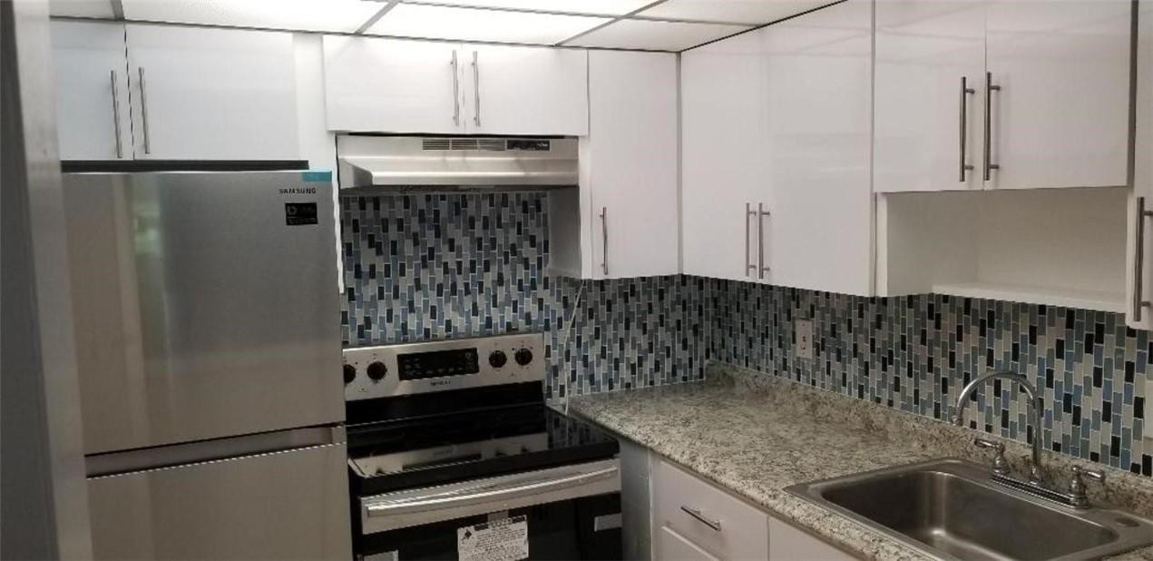 LAUDERDALE OAKS - Residential Lease